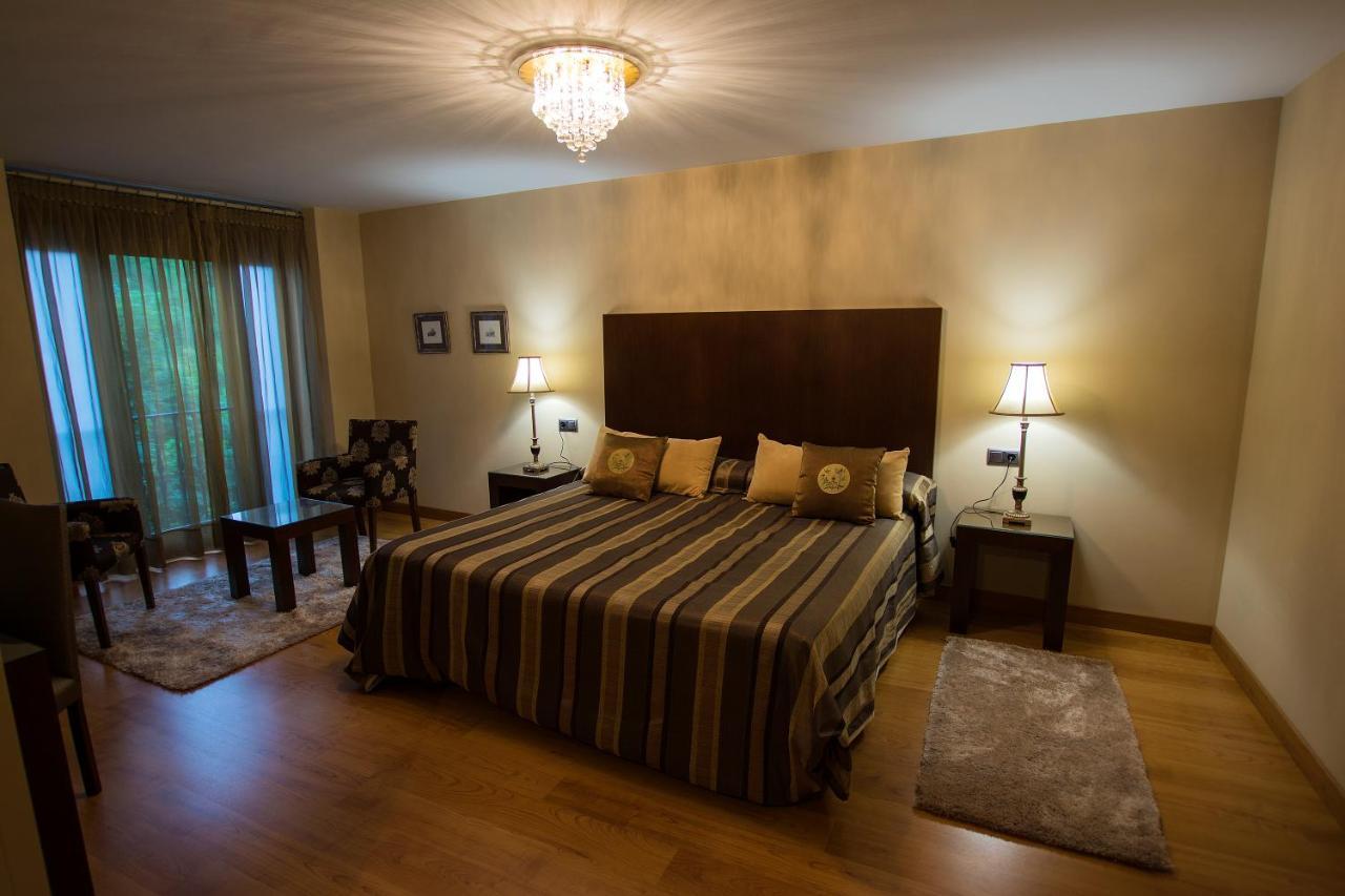 Posada Laura Потес Екстер'єр фото